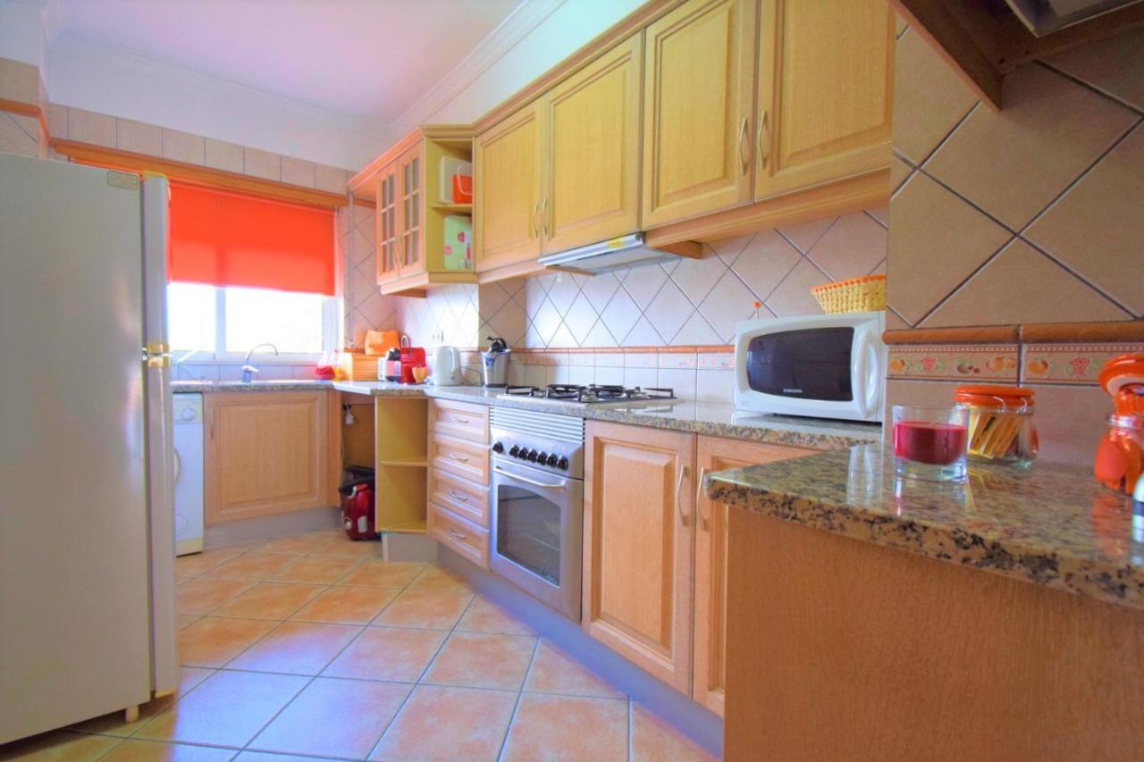 Private Large Terrace Facing The Swimming Pool Apartment Guia  Luaran gambar