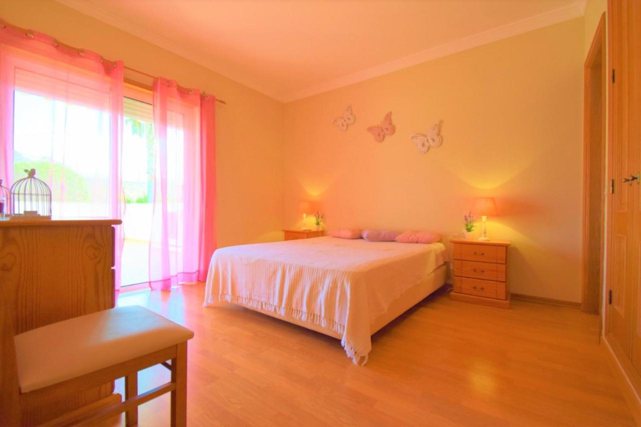 Private Large Terrace Facing The Swimming Pool Apartment Guia  Luaran gambar