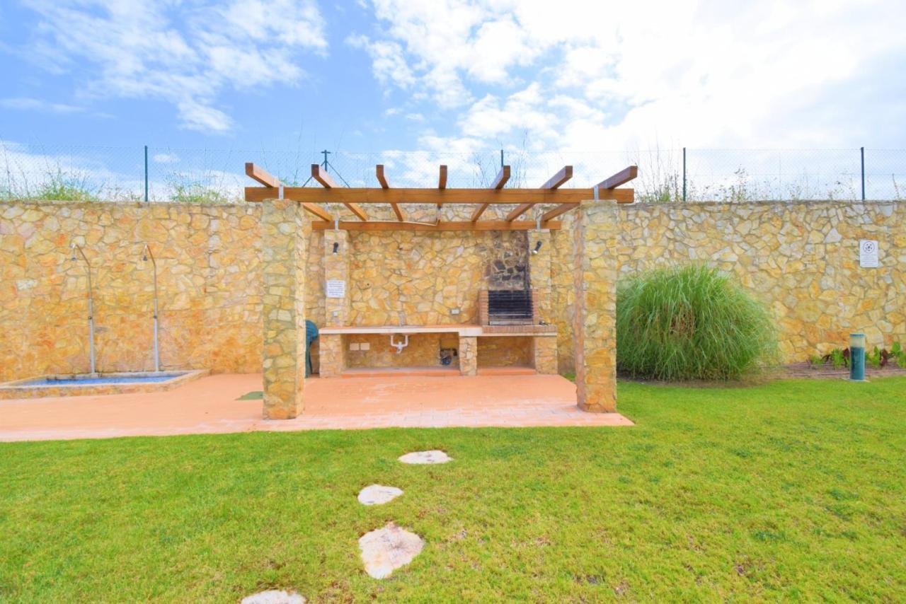 Private Large Terrace Facing The Swimming Pool Apartment Guia  Luaran gambar