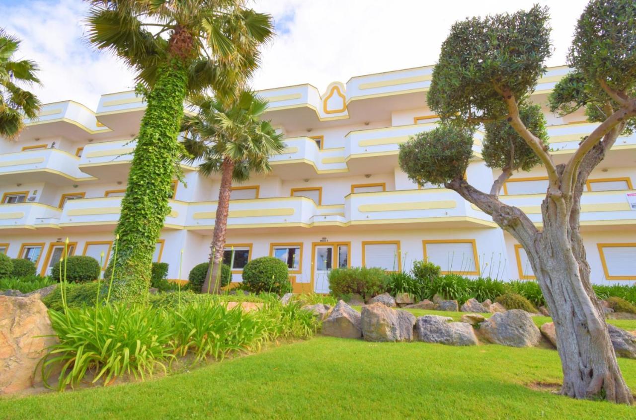 Private Large Terrace Facing The Swimming Pool Apartment Guia  Luaran gambar