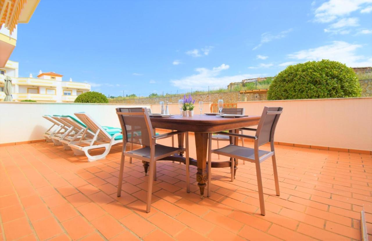 Private Large Terrace Facing The Swimming Pool Apartment Guia  Luaran gambar